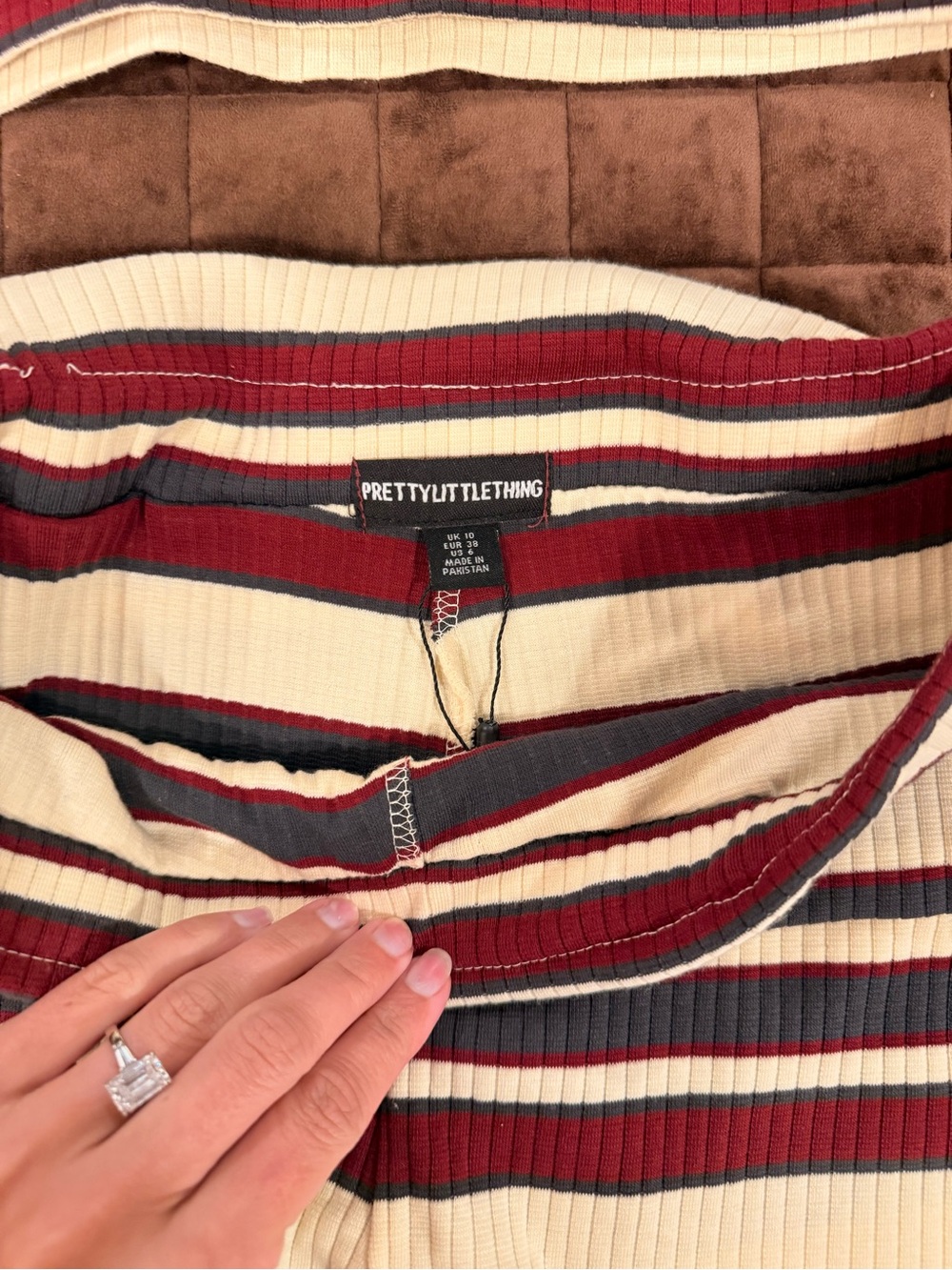 PrettyLittleThing Burgundy & Beige Striped Short set - Picture 8 of 9